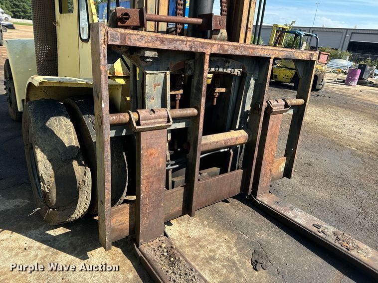 image for item EE7573 1981 Hyster H200E forklift