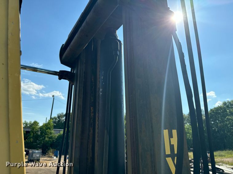 image for item EE7573 1981 Hyster H200E forklift