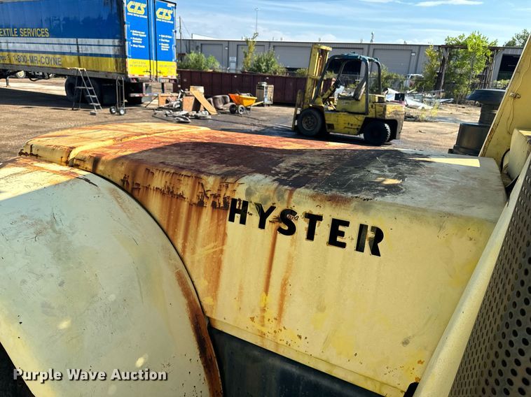 image for item EE7573 1981 Hyster H200E forklift