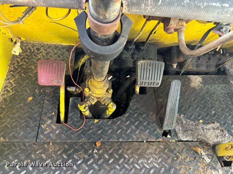 image for item EE7573 1981 Hyster H200E forklift