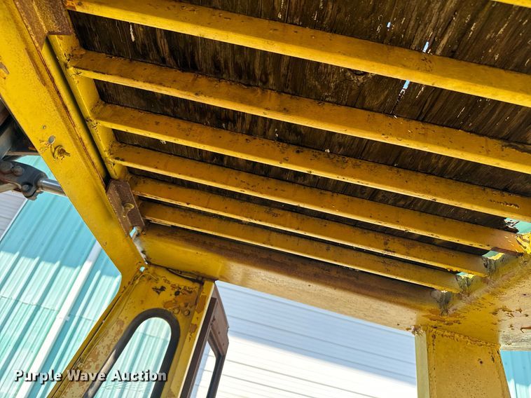 image for item EE7573 1981 Hyster H200E forklift