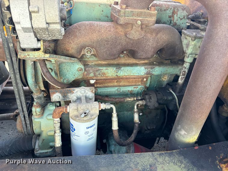 image for item EE7573 1981 Hyster H200E forklift