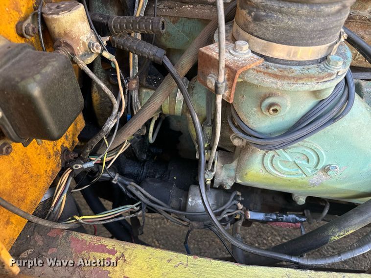 image for item EE7573 1981 Hyster H200E forklift