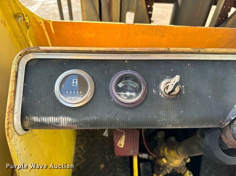 image for item EE7573 1981 Hyster H200E forklift