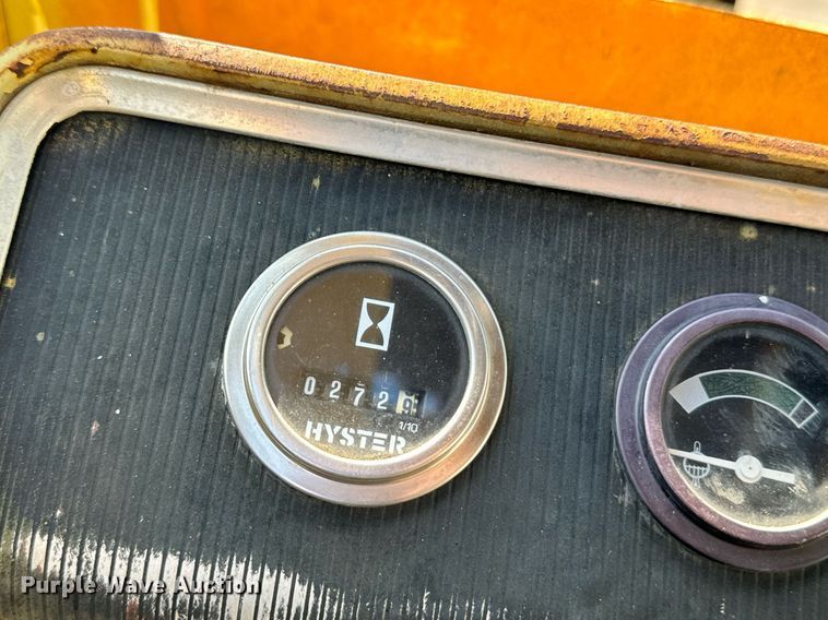 image for item EE7573 1981 Hyster H200E forklift