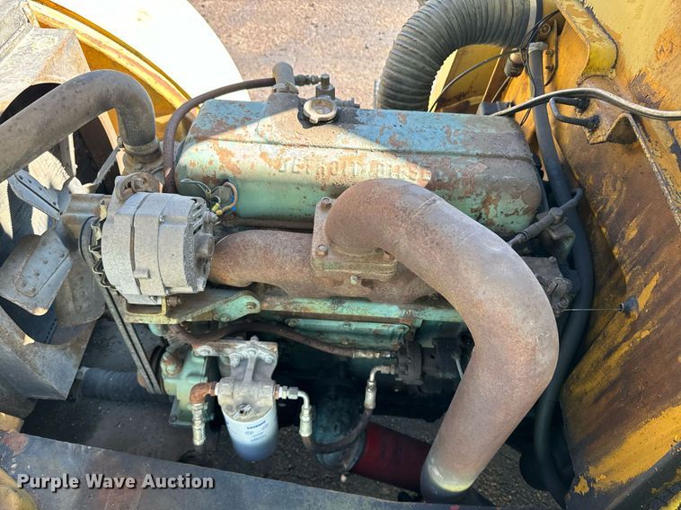 image for item EE7573 1981 Hyster H200E forklift