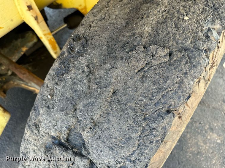 image for item EE7573 1981 Hyster H200E forklift