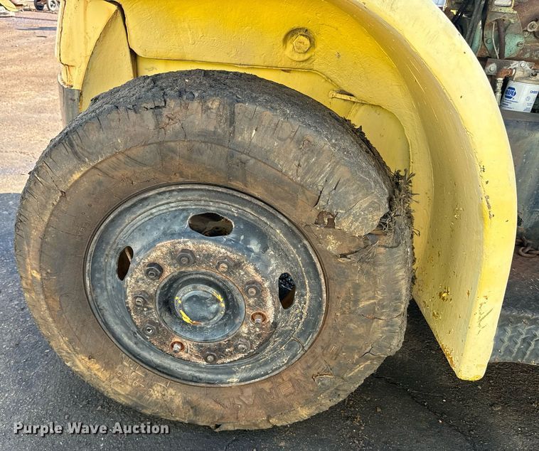 image for item EE7573 1981 Hyster H200E forklift