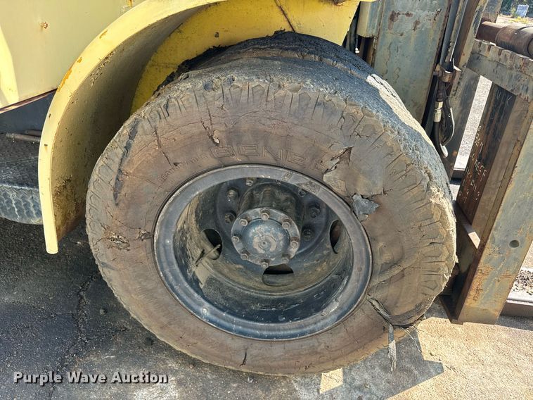 image for item EE7573 1981 Hyster H200E forklift