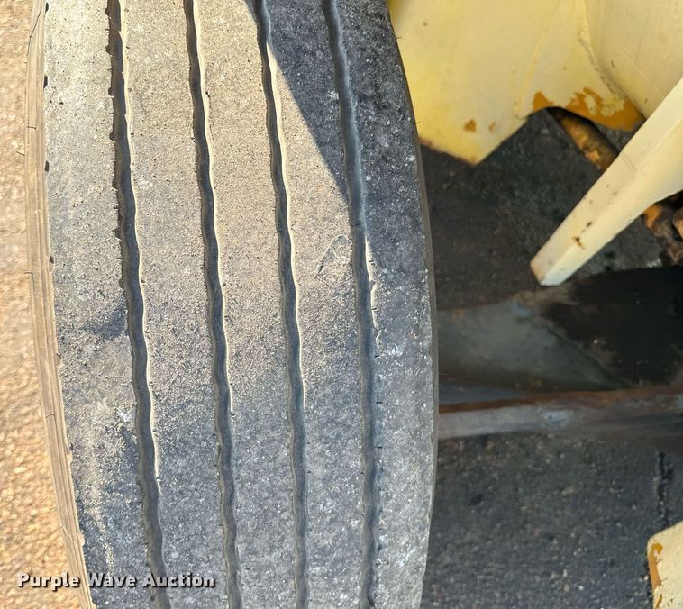 image for item EE7573 1981 Hyster H200E forklift