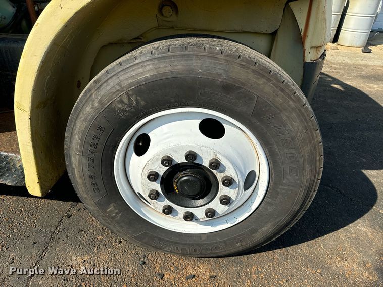 image for item EE7573 1981 Hyster H200E forklift