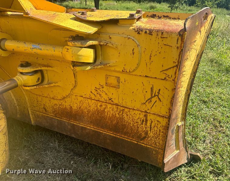 image for item EE7586 2017 Komatsu D65EX-18 dozer