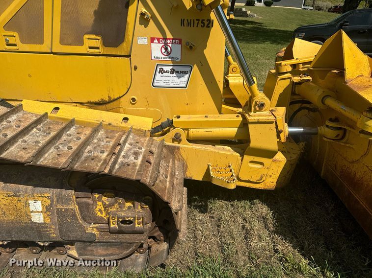 image for item EE7586 2017 Komatsu D65EX-18 dozer