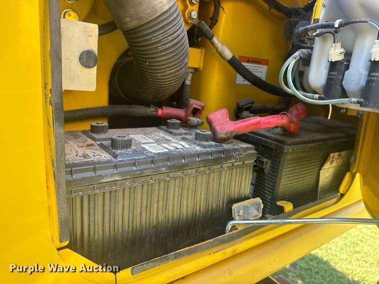 image for item EE7586 2017 Komatsu D65EX-18 dozer