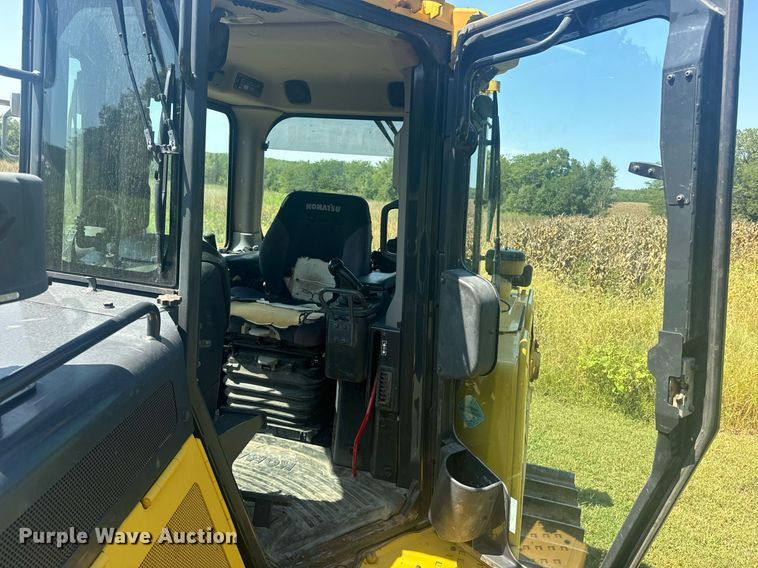 image for item EE7586 2017 Komatsu D65EX-18 dozer