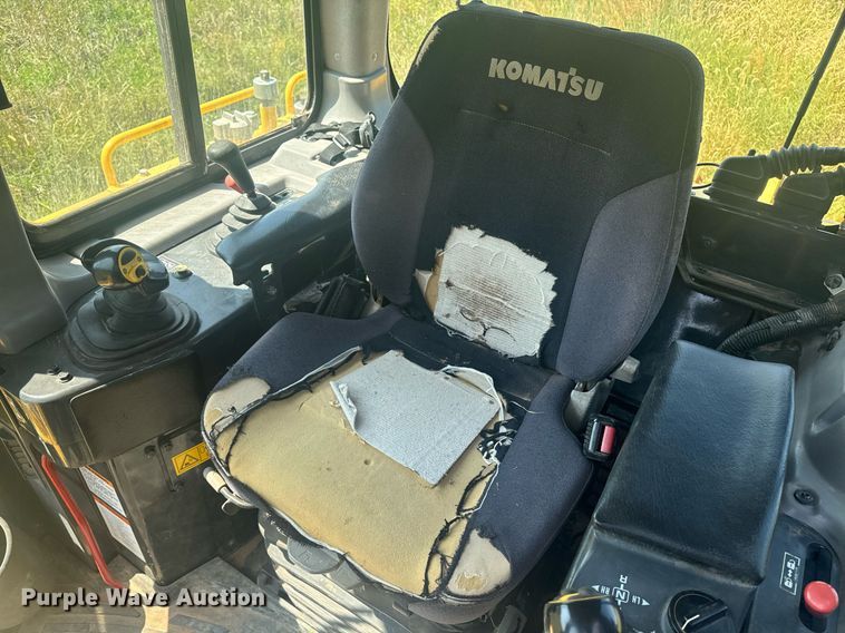 image for item EE7586 2017 Komatsu D65EX-18 dozer