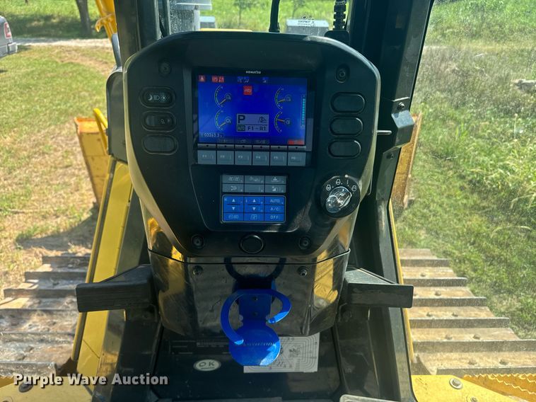 image for item EE7586 2017 Komatsu D65EX-18 dozer