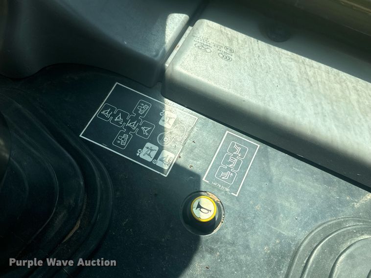 image for item EE7586 2017 Komatsu D65EX-18 dozer