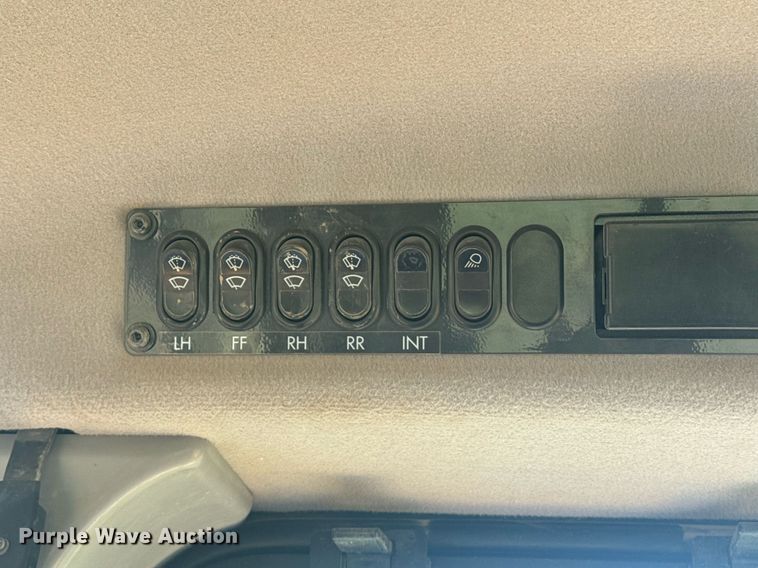 image for item EE7586 2017 Komatsu D65EX-18 dozer