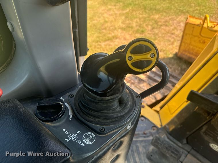 image for item EE7586 2017 Komatsu D65EX-18 dozer