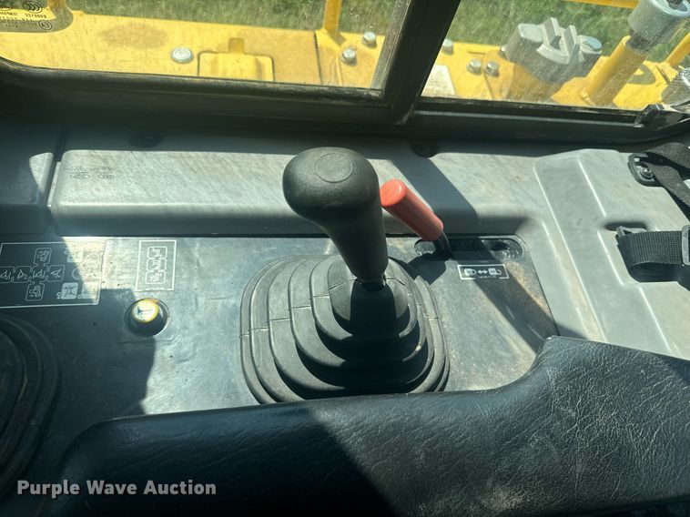 image for item EE7586 2017 Komatsu D65EX-18 dozer