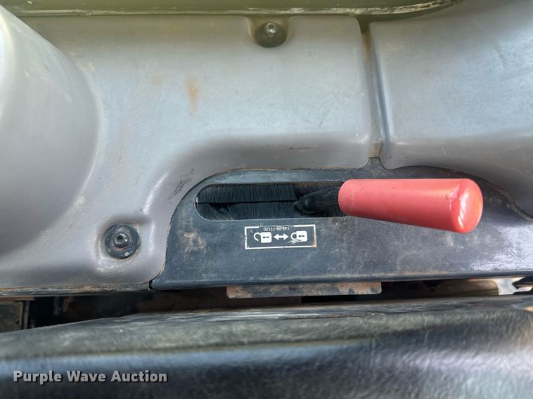 image for item EE7586 2017 Komatsu D65EX-18 dozer