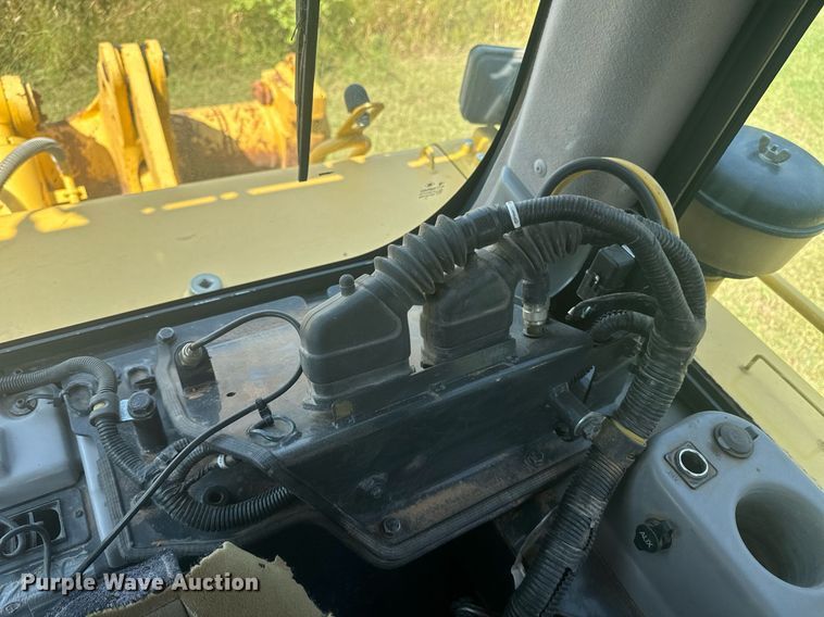 image for item EE7586 2017 Komatsu D65EX-18 dozer