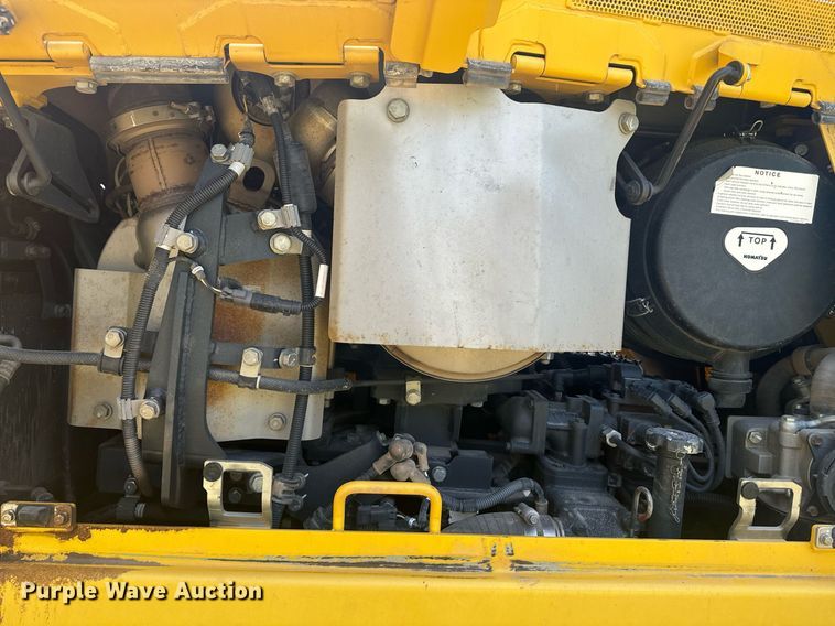 image for item EE7586 2017 Komatsu D65EX-18 dozer