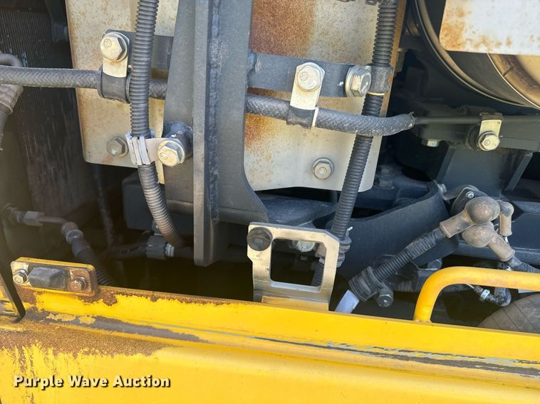 image for item EE7586 2017 Komatsu D65EX-18 dozer