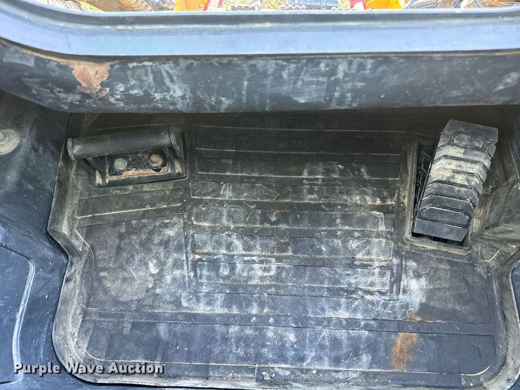 image for item EE7588 2021 John Deere 332G skid steer loader