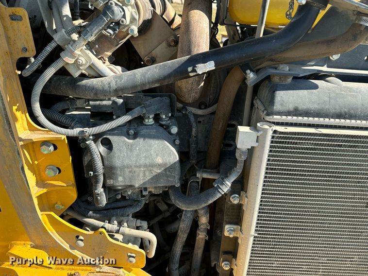 image for item EE7588 2021 John Deere 332G skid steer loader