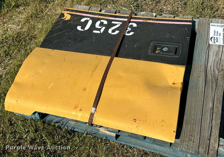 image for item EE7592 Caterpillar 325C door