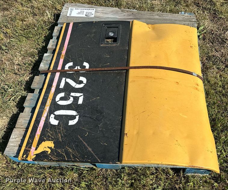 image for item EE7592 Caterpillar 325C door