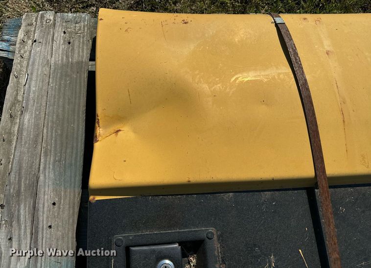 image for item EE7592 Caterpillar 325C door