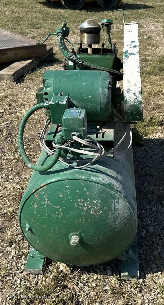 image for item EE7597 Air compressor