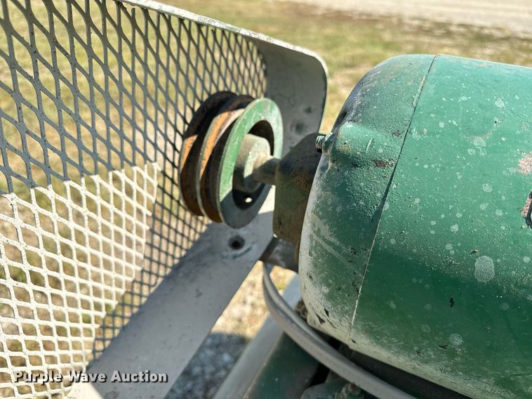 image for item EE7597 Air compressor