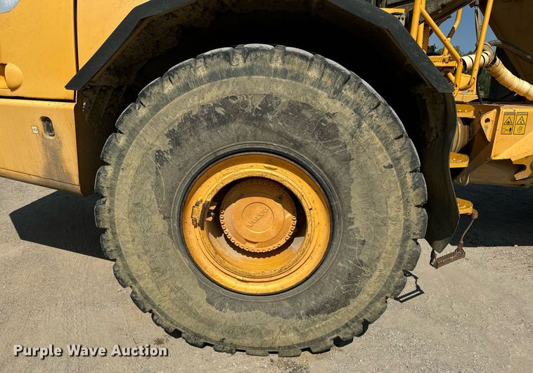 image for item EE7637 2007 Volvo A40D haul truck
