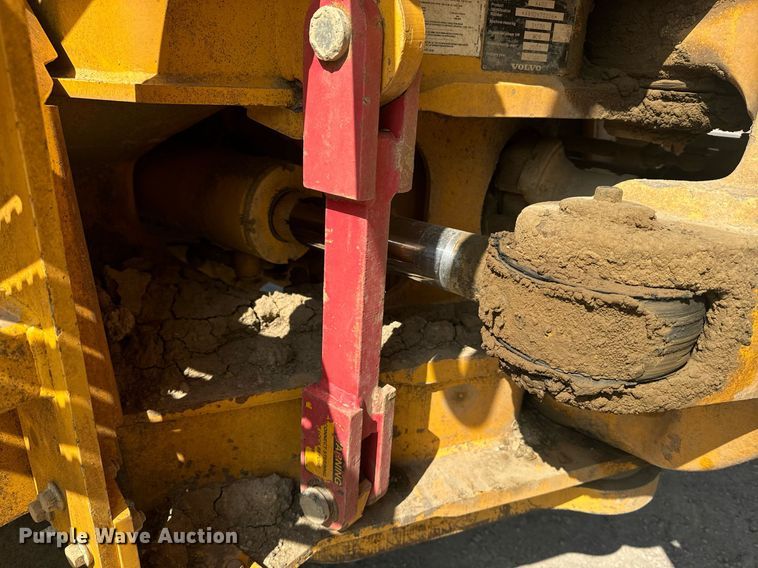 image for item EE7638 2007 Volvo A40D haul truck