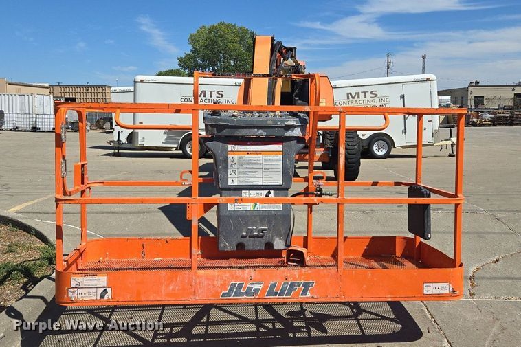 image for item EE8480 2013 JLG  600SJ boom lift