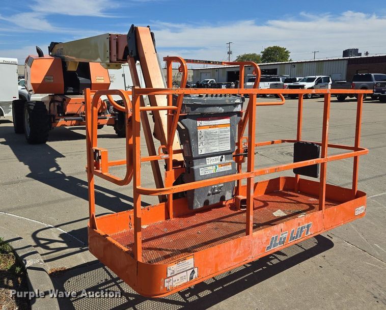 image for item EE8480 2013 JLG  600SJ boom lift