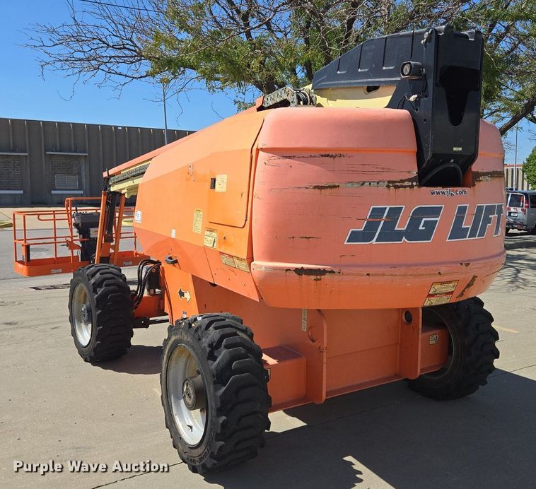 image for item EE8480 2013 JLG  600SJ boom lift