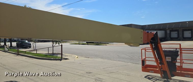 image for item EE8480 2013 JLG  600SJ boom lift