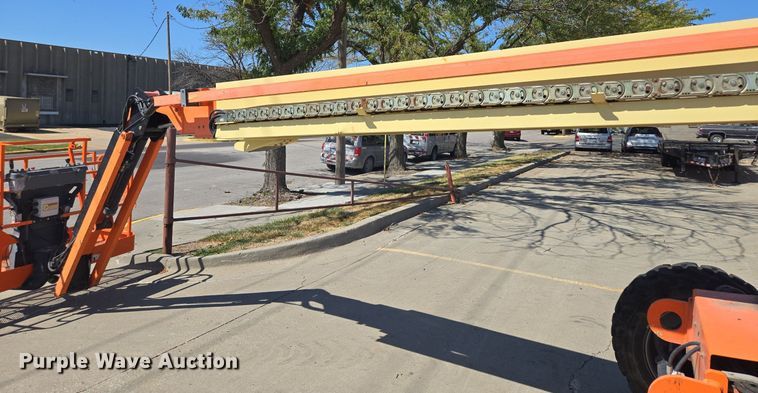 image for item EE8480 2013 JLG  600SJ boom lift