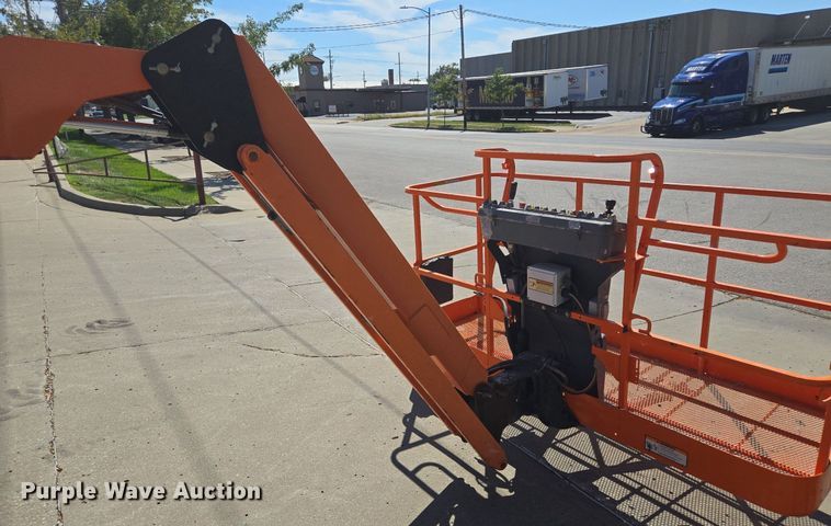 image for item EE8480 2013 JLG  600SJ boom lift