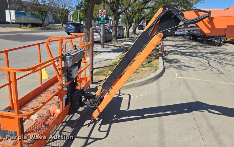 image for item EE8480 2013 JLG  600SJ boom lift