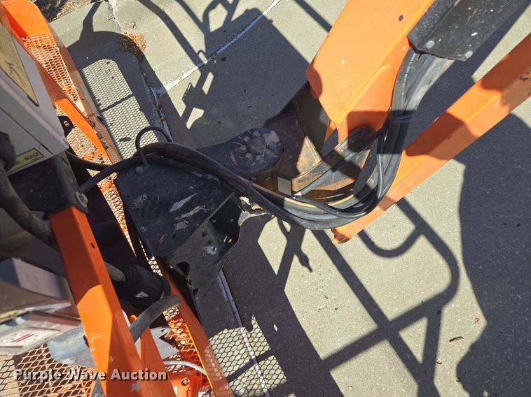image for item EE8480 2013 JLG  600SJ boom lift