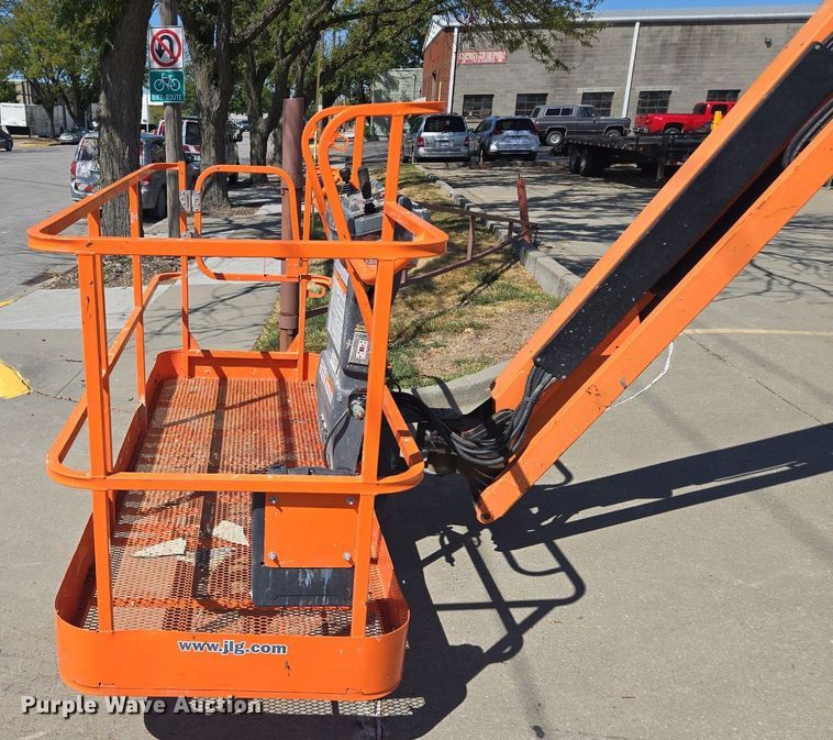 image for item EE8480 2013 JLG  600SJ boom lift