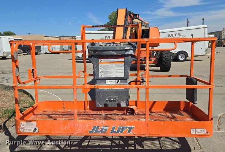 image for item EE8480 2013 JLG  600SJ boom lift