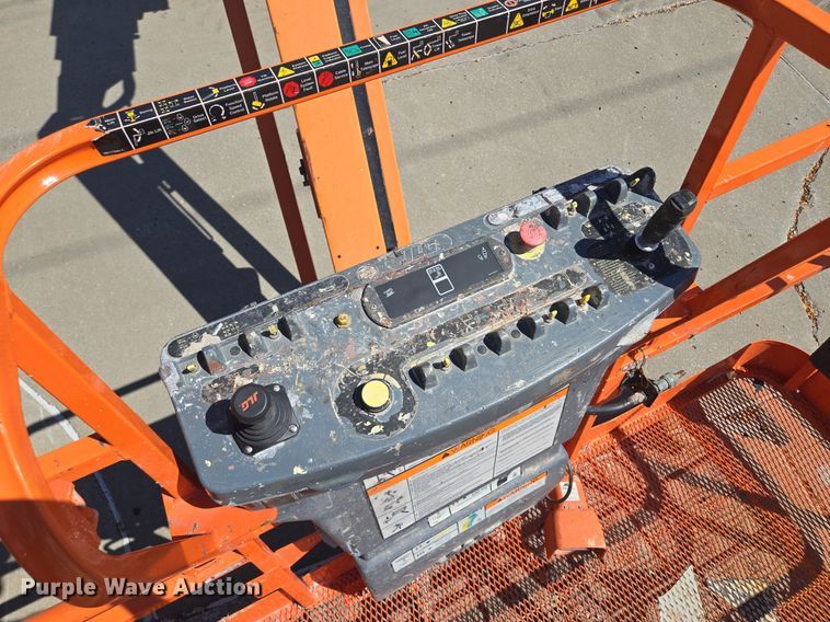 image for item EE8480 2013 JLG  600SJ boom lift