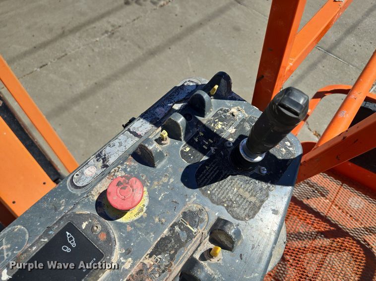 image for item EE8480 2013 JLG  600SJ boom lift